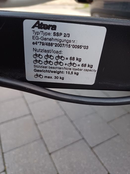 Bagażnik na hak na trzy rowery elektryczne lub zwykłe