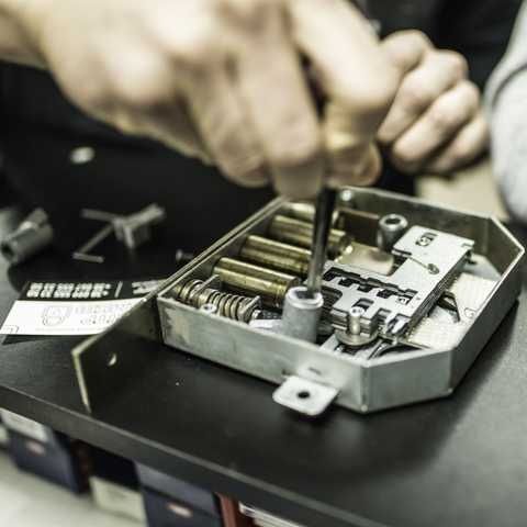 ТЕРМІНОВО  ВІДКРИТИ 24/7 Замінити замок,  відремонтувати, врізати, зам