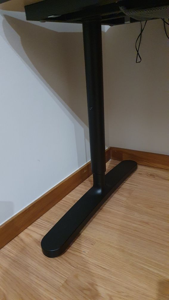Secretária de canto Ikea