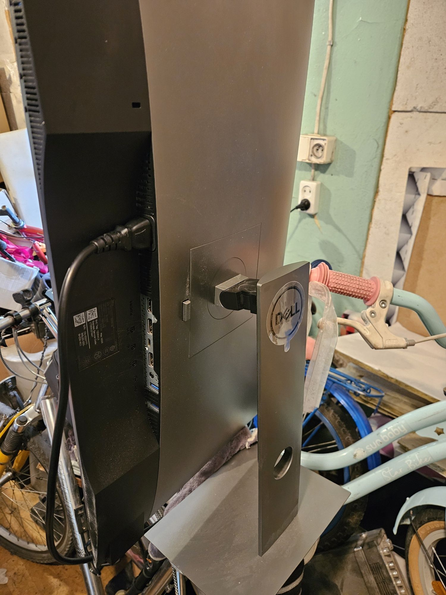 Monitor Dell 27 cali model U2719DC USB C
