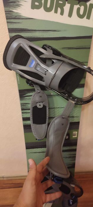 Доски сноуборду, ботинки, шлемы, очки