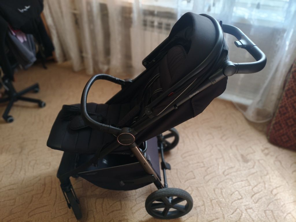 Прогулянкова коляска CARRELLO Bravo Plus