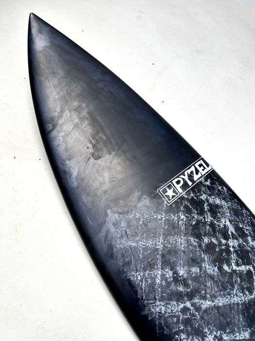 Prancha surf Pyzel Shadow 5'8 24,9L Preta - como nova