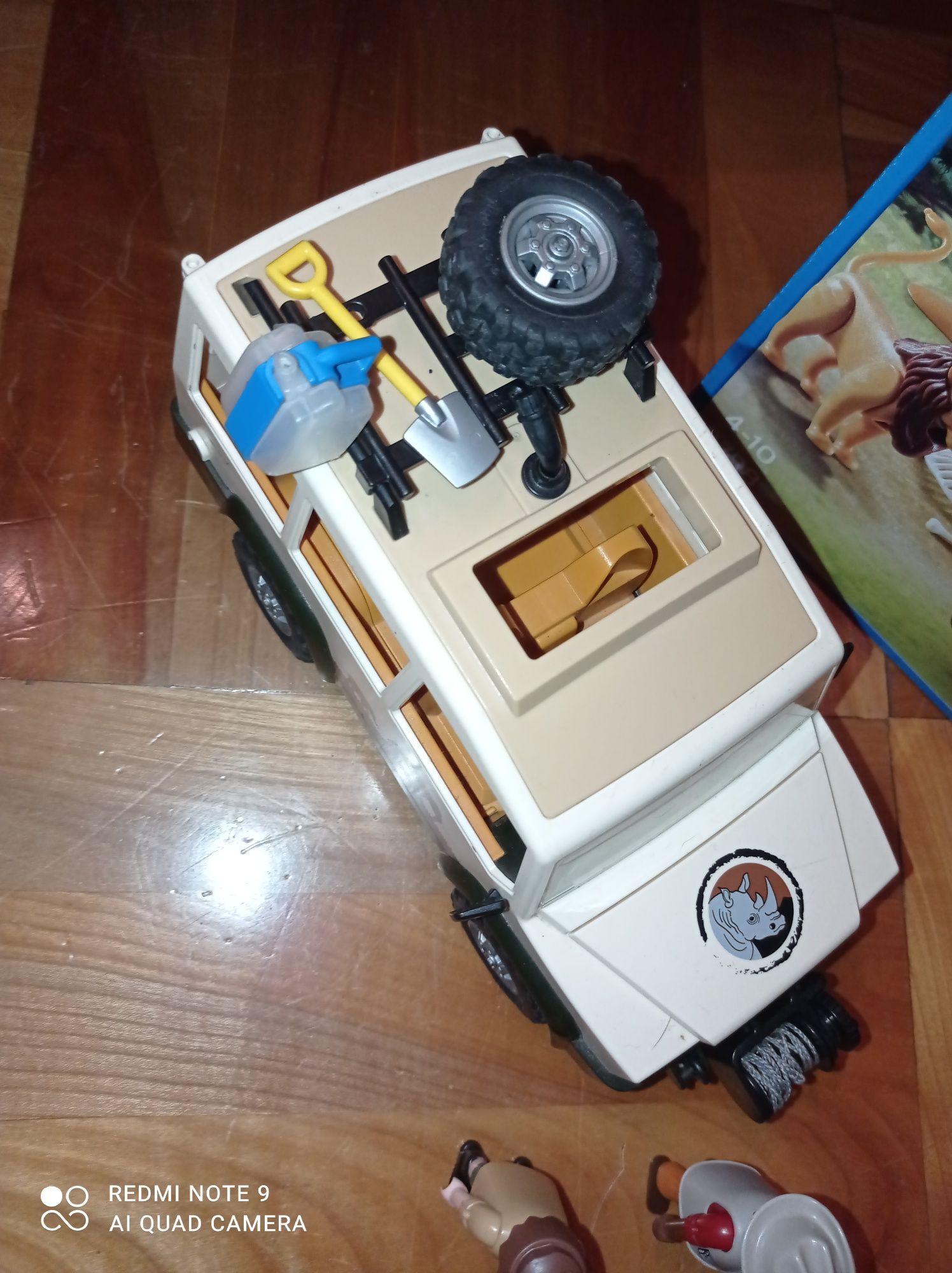 Playmobil Wild Life samochód terenowy z wyciągarką 6798