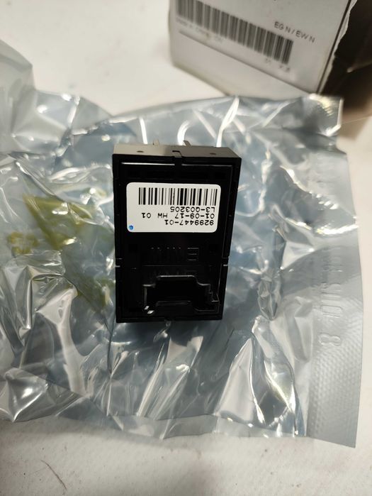 Przycisk przełącznik otwierania klapy BMW F45 F46 X1 F39 F49 F48 OE