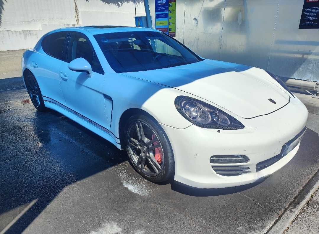 Porsche Panamera Black Edition