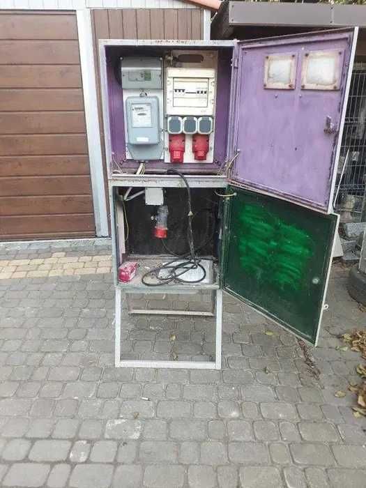 Skrzynka budowlana elektryczna stojąca