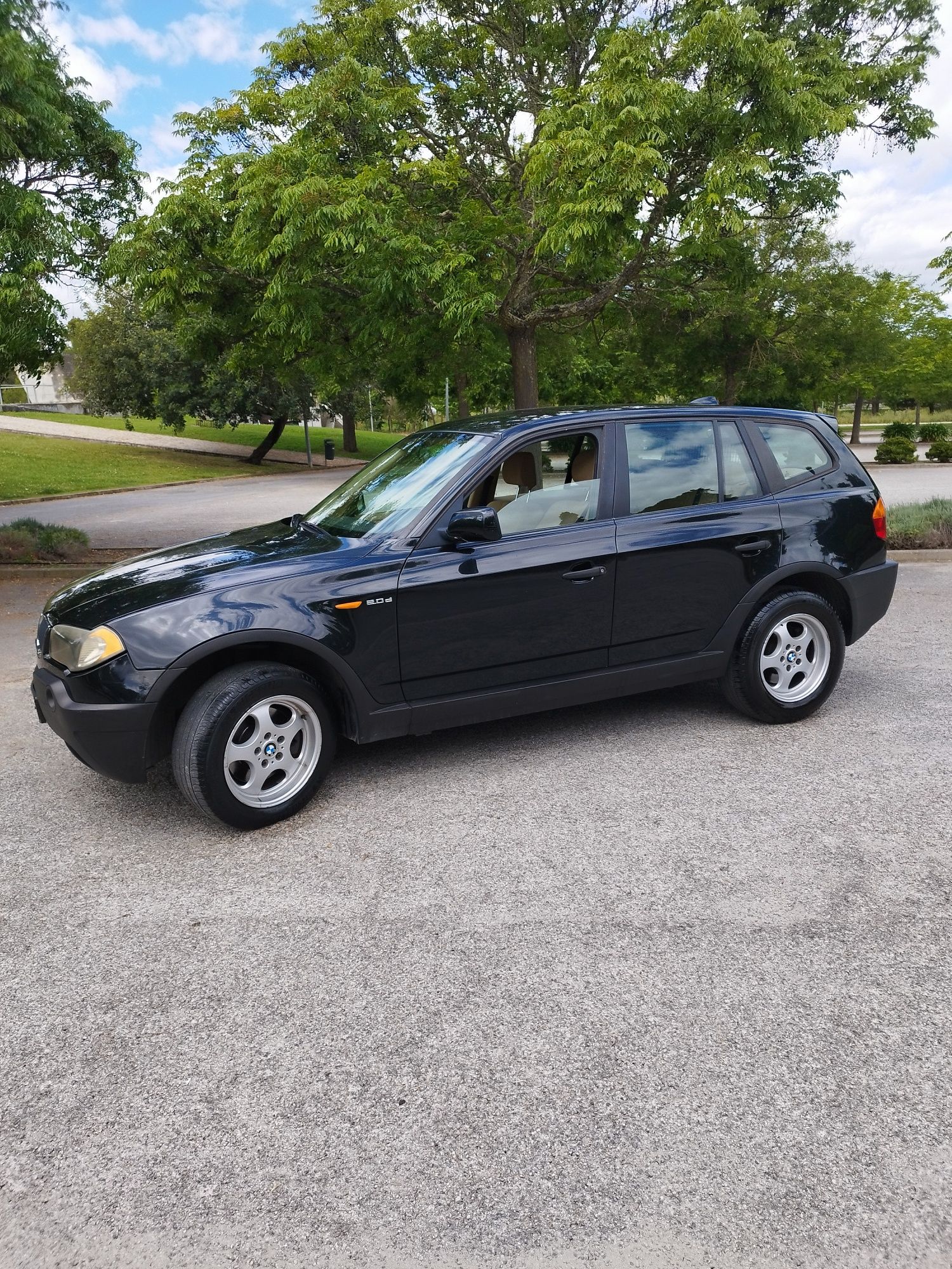 BMW X3 2.0 ano 2005 nacional 
2.0 adisel 
Ano 2005
Km340
Nacional 
Tem