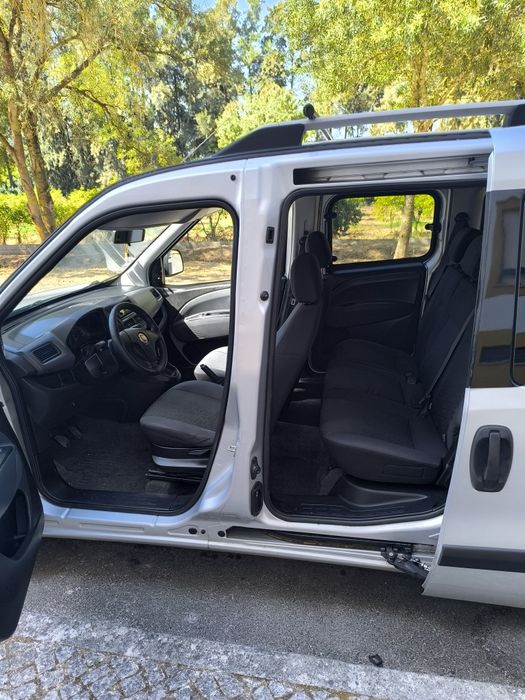 Fiat Doblo Maxi com 5 lugares e caixa fechada,classe 1 em autoestradas