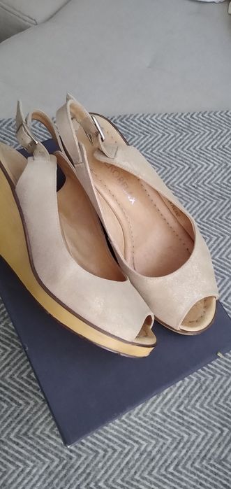 Buty-sandały 36 Skóra zamszowa Ryłko