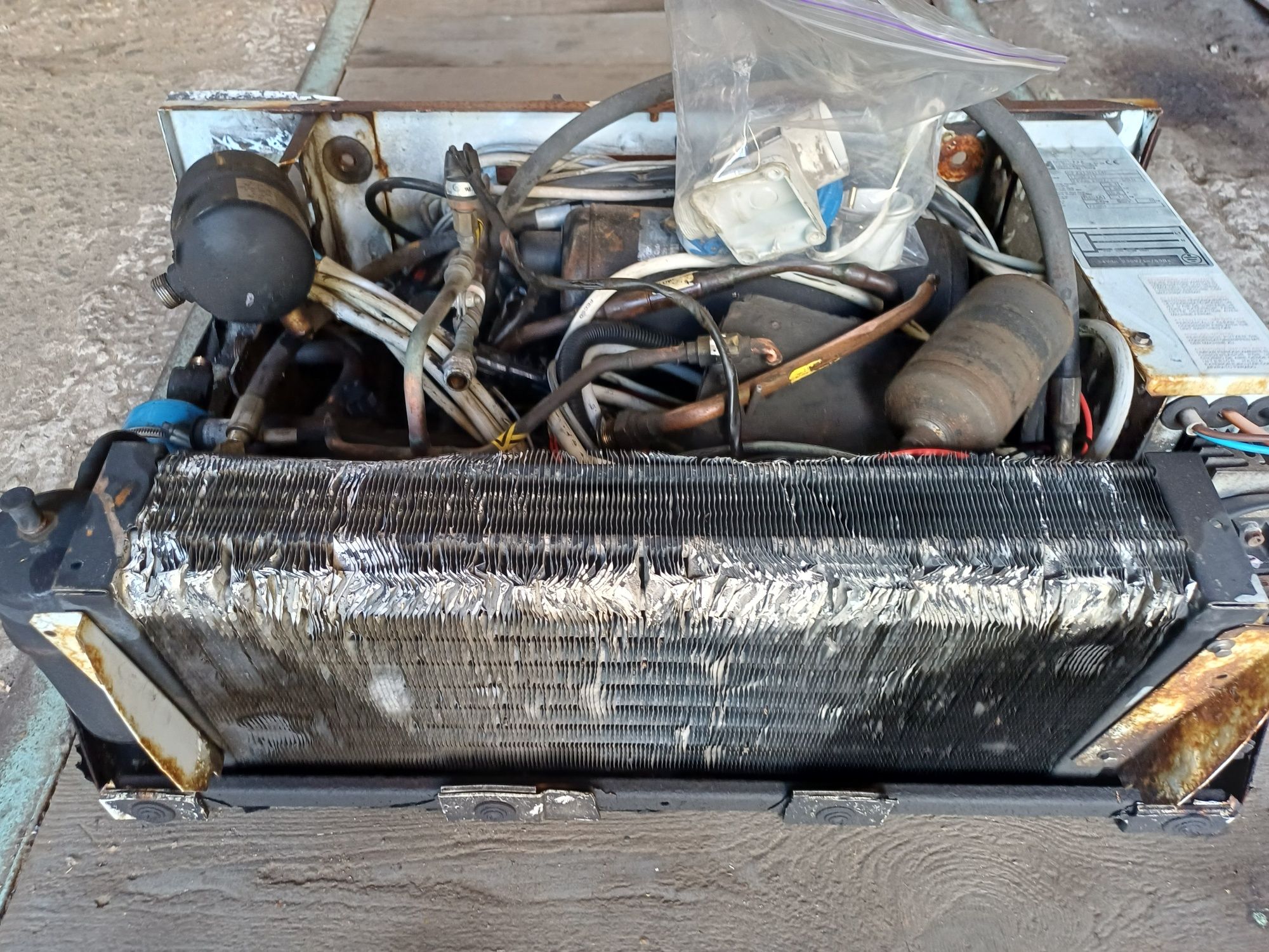 Продам холодильник установку  на ванннннн авто ( РЕФ ) ZANOTTI 24 V
