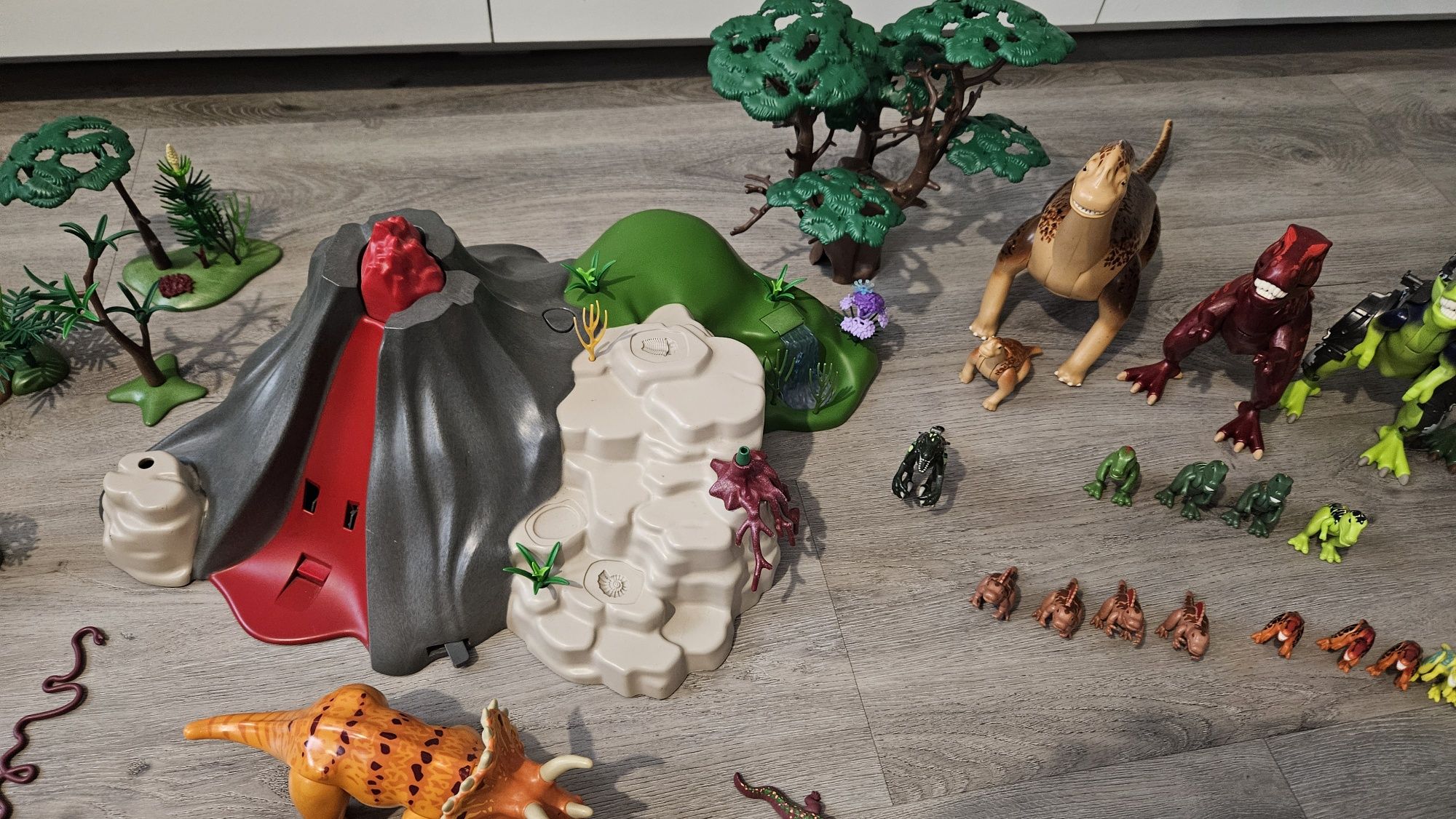 Gigantyczny zestaw playmobil dino dinozaury  wulkan