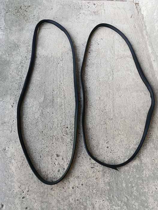 Ущільнювач передніх дверей на пежо 3008