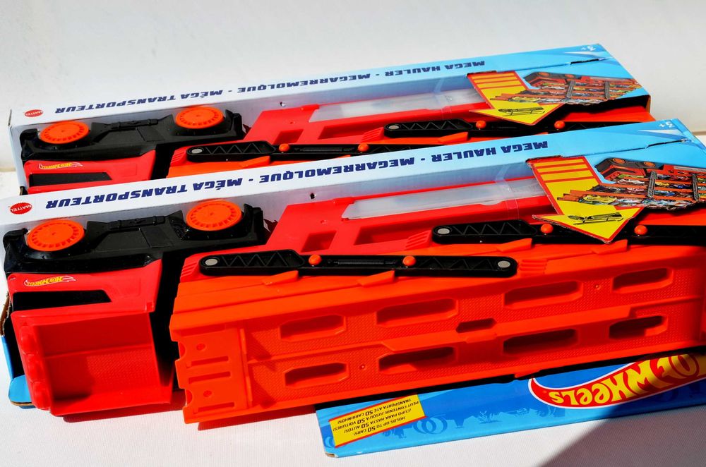 Автовоз hot wheels Mega Hauler на 50 машинок вантажівка транспортер