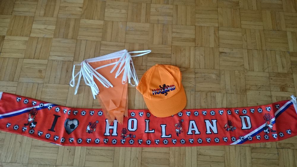 Skarbonka, girlanda foliowa, czapka i szalik z napisem Holland