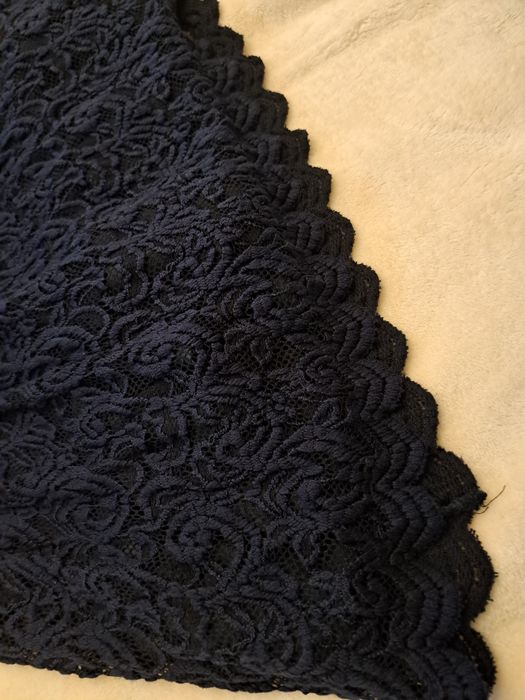 Sukienka koronkowa Orsay