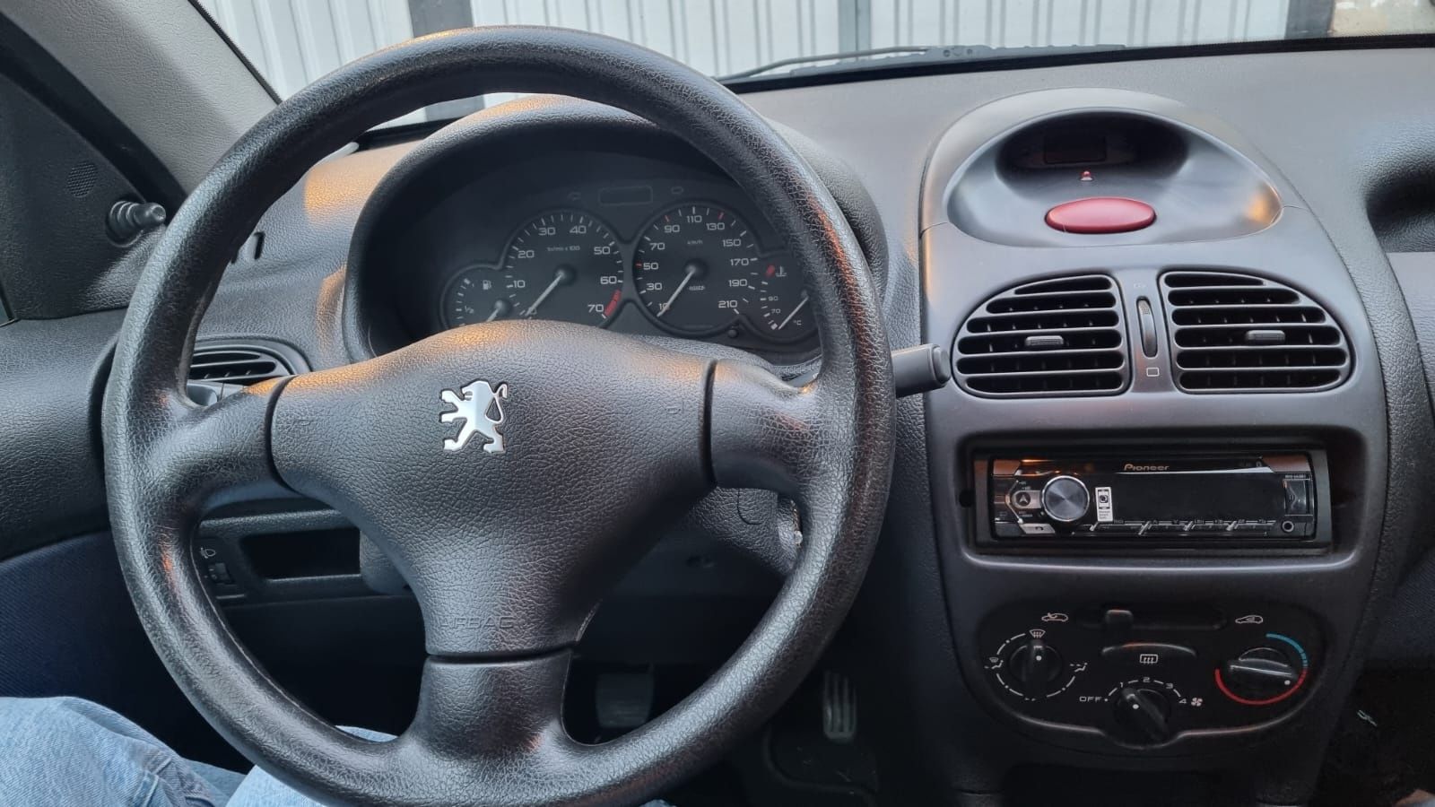 Peugeot 206 1.4 bezyna