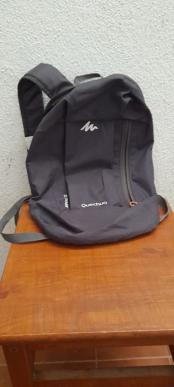 Mochila cinzenta