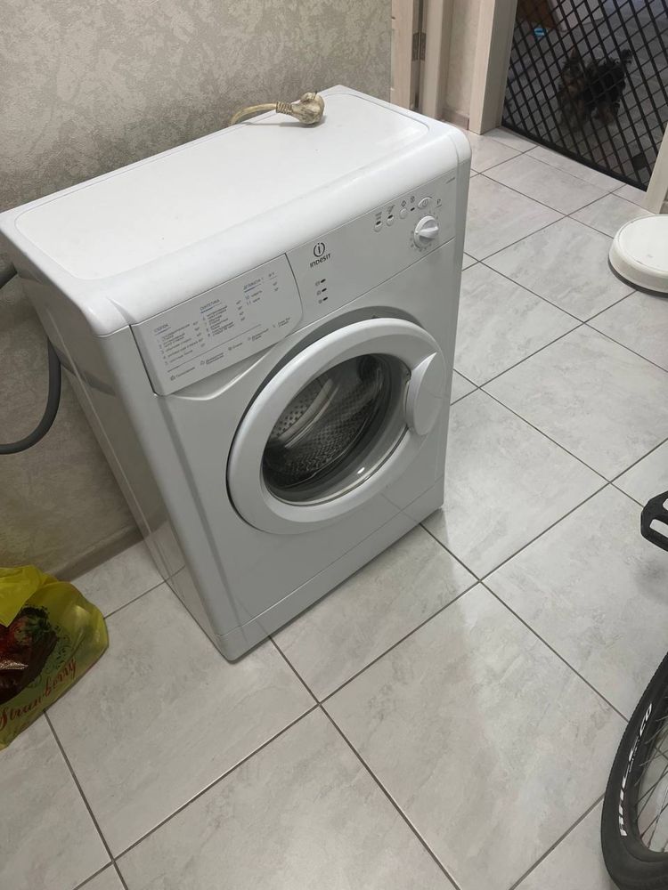 Стиральная машинка indesit WIUN100