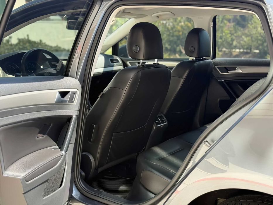 Volkswagen Golf      2017