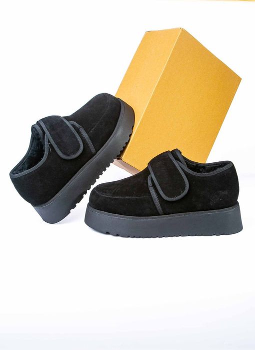 Жіноче взуття  уггі