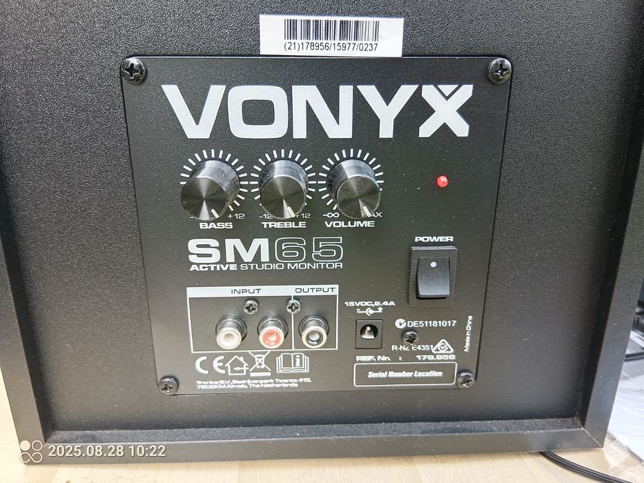 Mocny 2-drożny zestaw nagłośnieniowy Master-Slave, złożony z kolumn: a