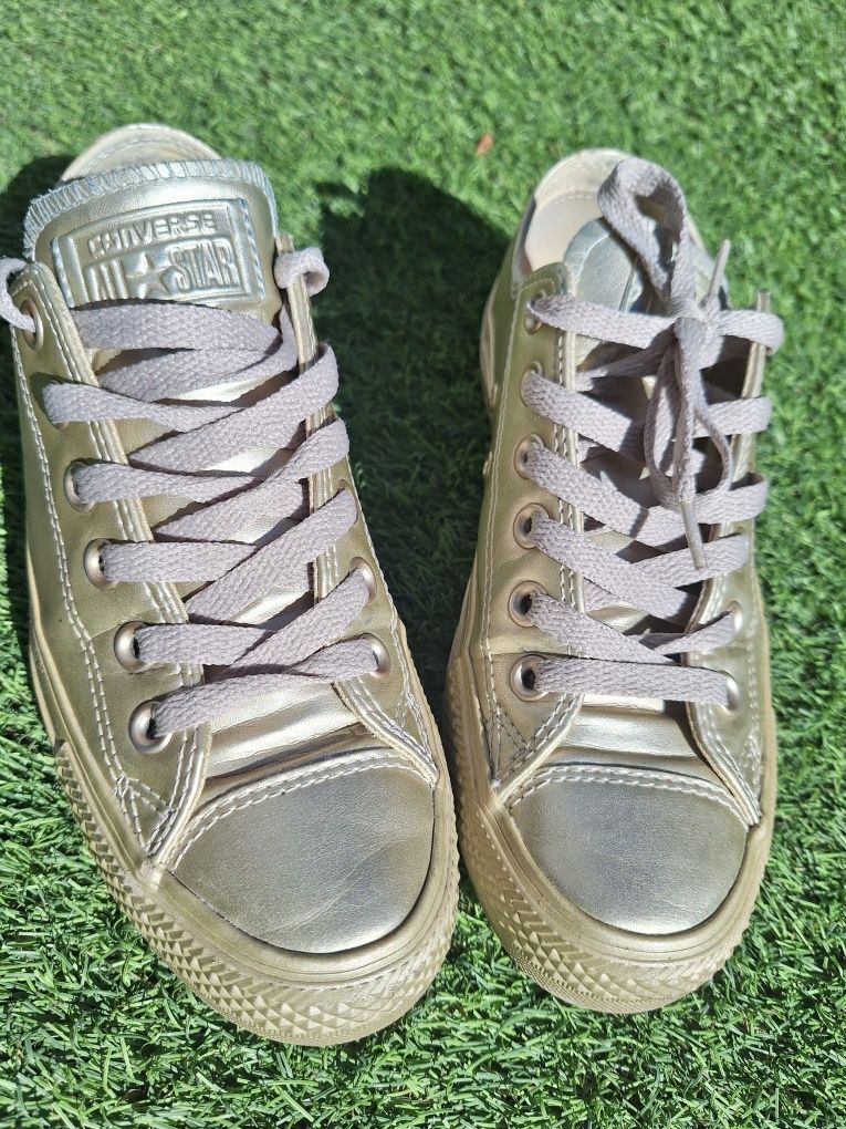 Tenis AllStar dourados