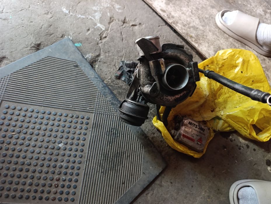 Турбина Гаррет есть люфт чуть продам как на фото все