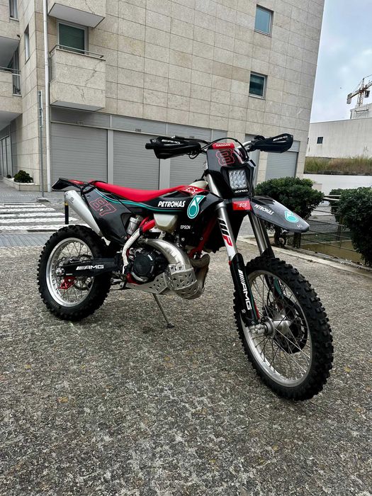 GasGas EC 300 TPI 2021 — Apenas 1633 km / 62h — Extras Originais