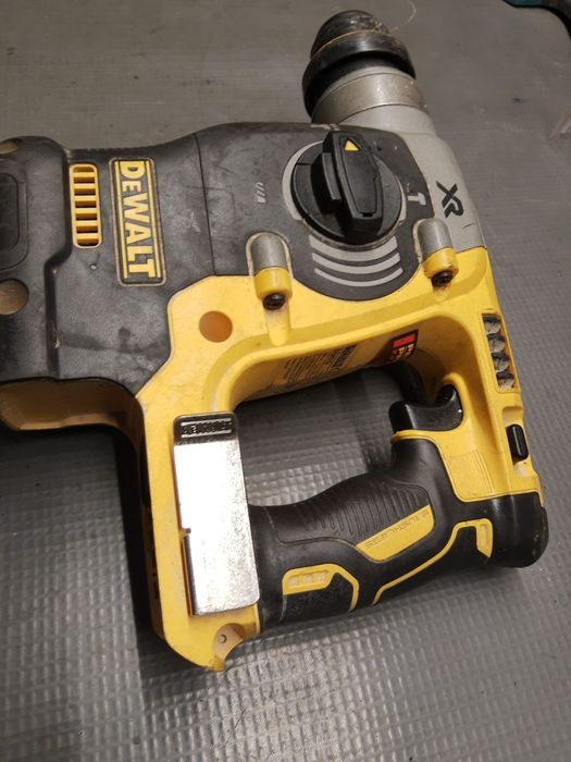 DeWalt  DCH273 młotowiertarka uszkodzona
