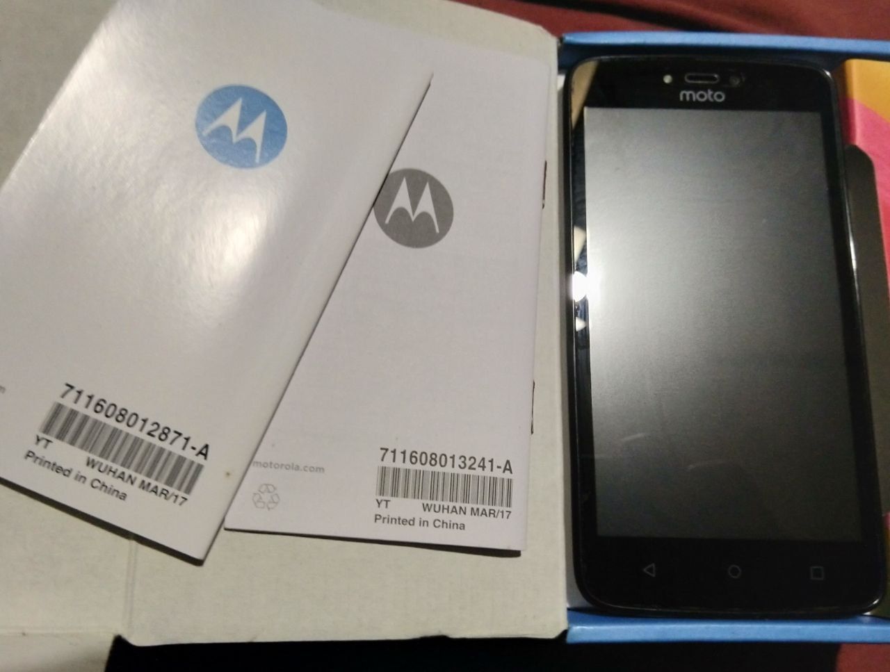 300 грн смартфон Motorola moto-C