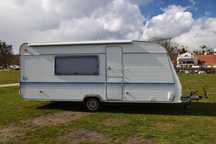 Adria 502 DK  Przyczepa kempingowa Adria 502 DK – idealna na całoroczny caravaning!