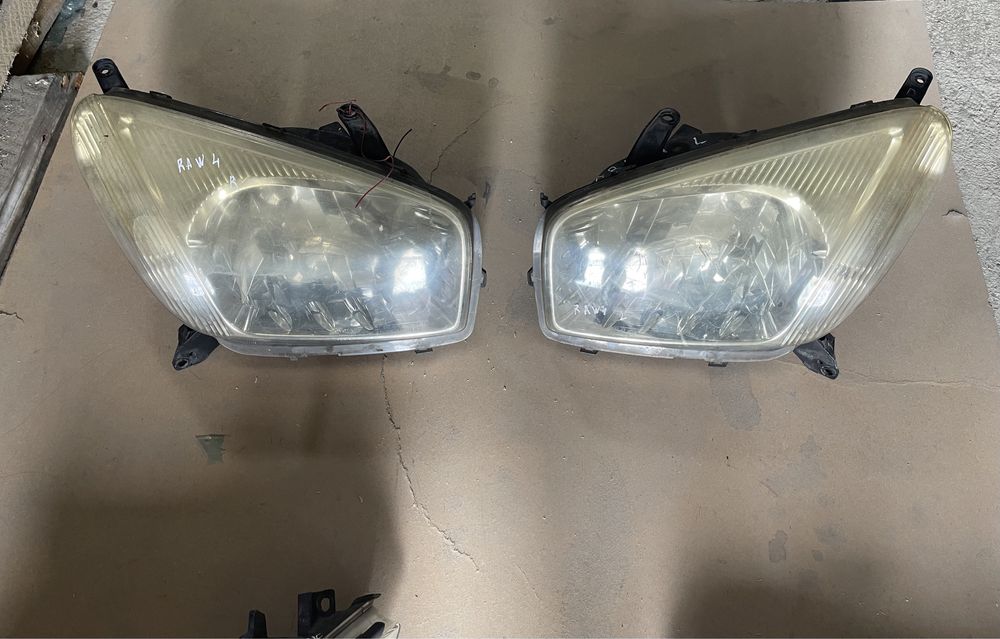 Фара Toyota Avensis Verso, Rav4, Corolla E12, Corolla E11, Avensis T22