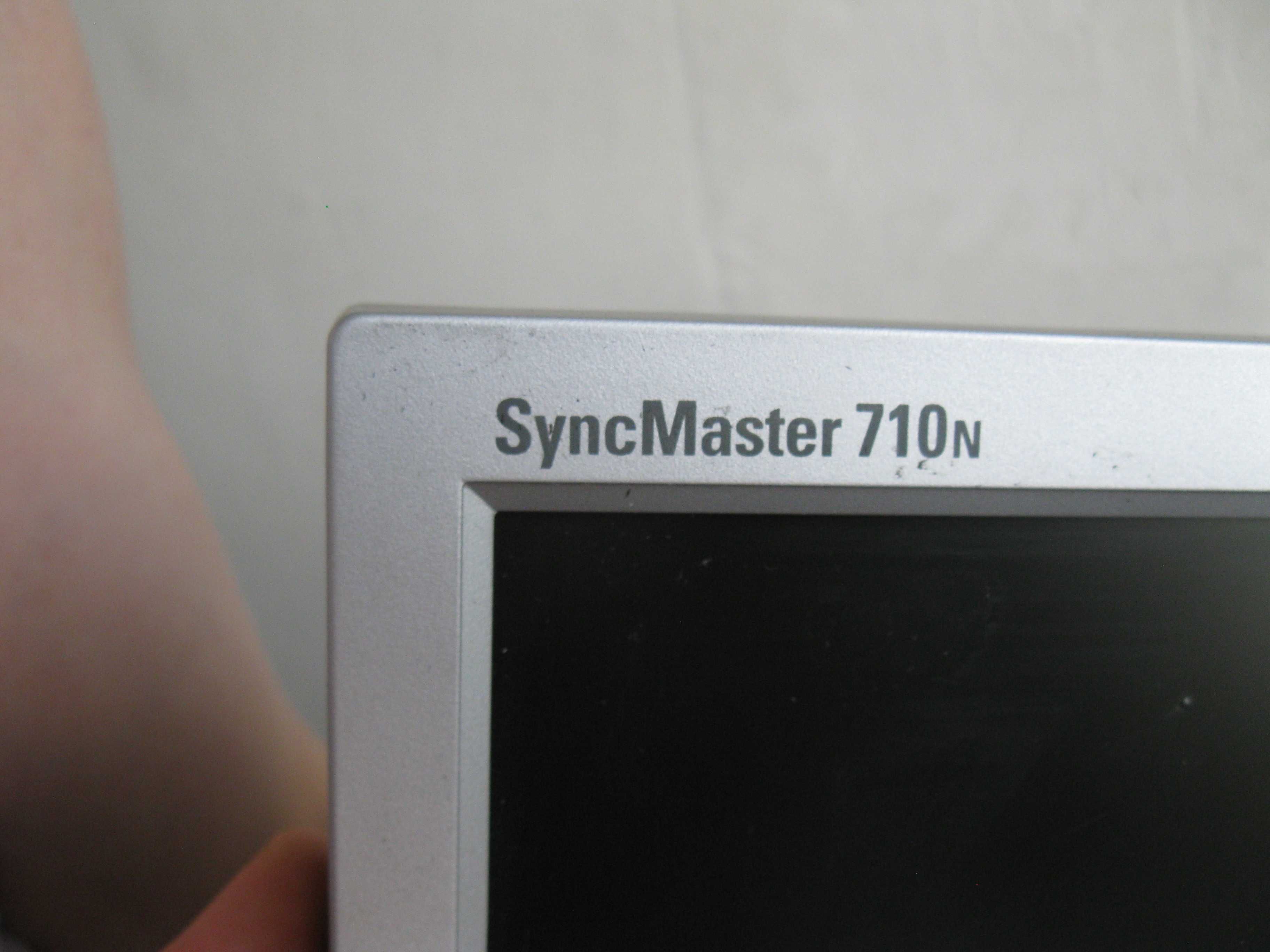 Монитор Samsung SyncMaster 710N