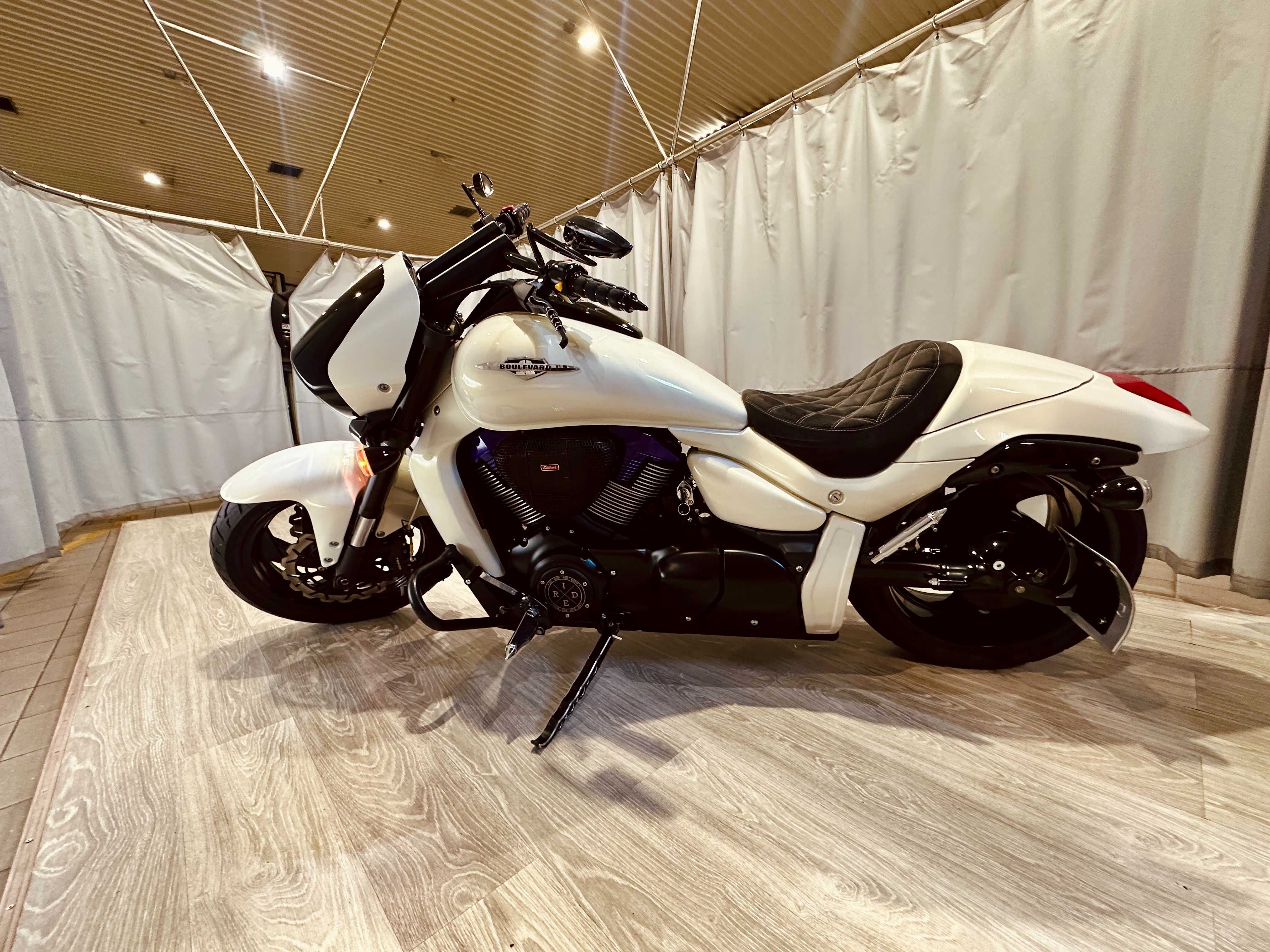 Suzuki M109R Boulevard