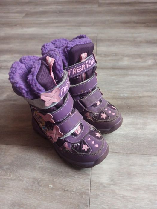 Зимнє взуття на дівчинку