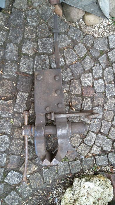 Stare niemieckie imadło kowalskie duże i ciężkie