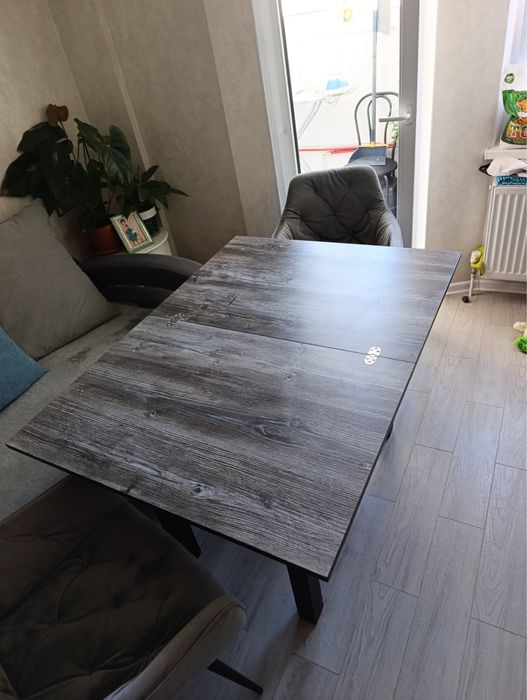 Продам кухонный стол