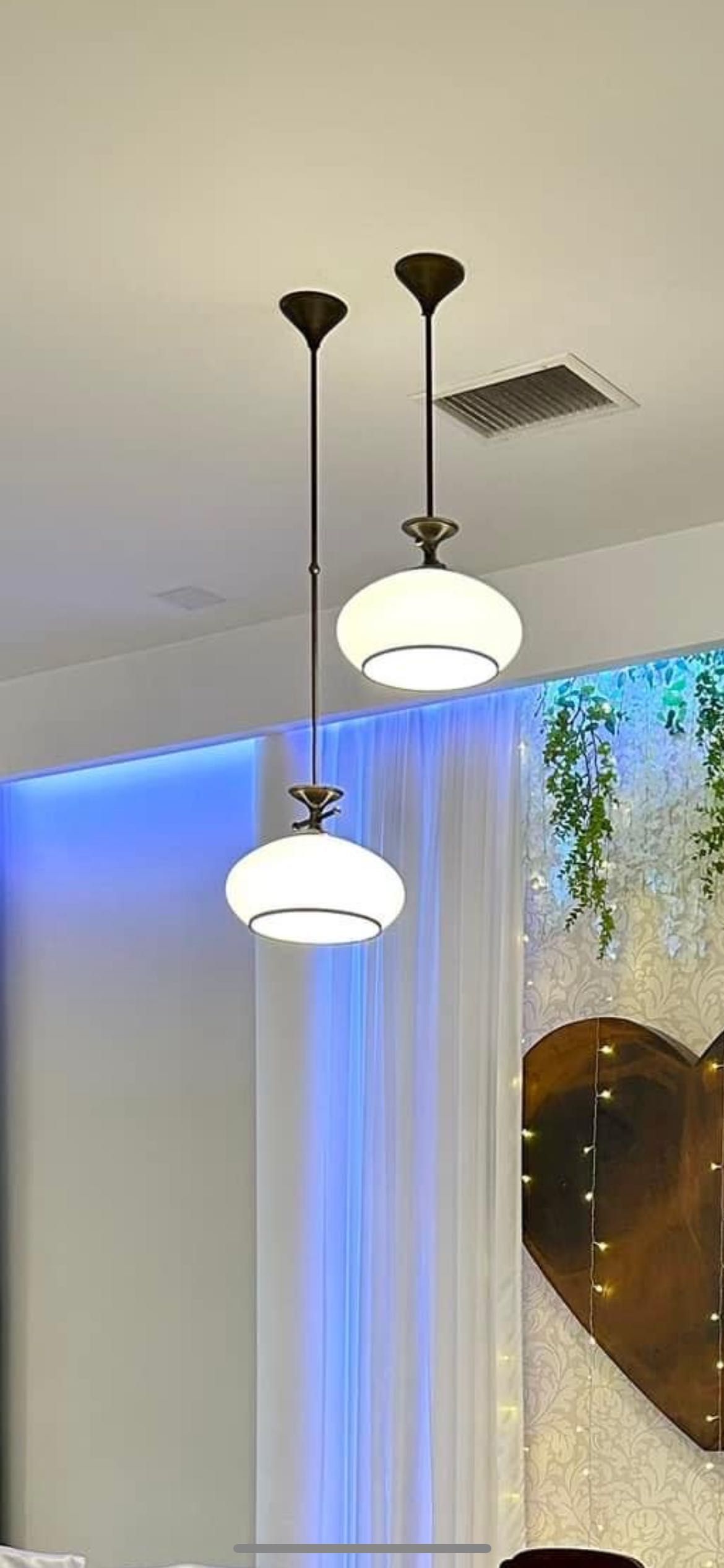 Żyrandole, lampy i kinkiety