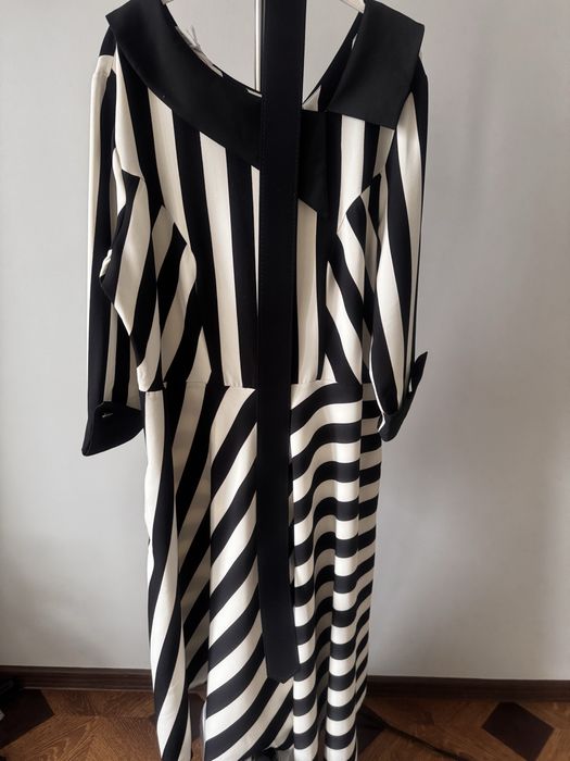 Плаття чорно білого кольору