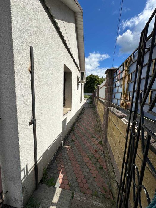 КВАСИЛІВ 90м2 Здам ФАСАДНЕ ОКРЕМОСТОЯЧЕ приміщеня зДілянкою надДорогою