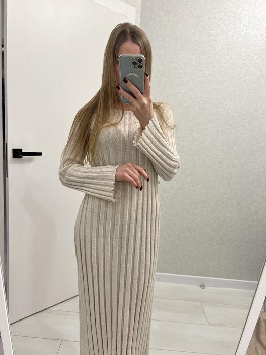 Сукня довга тепла h/m плаття молочного кольору