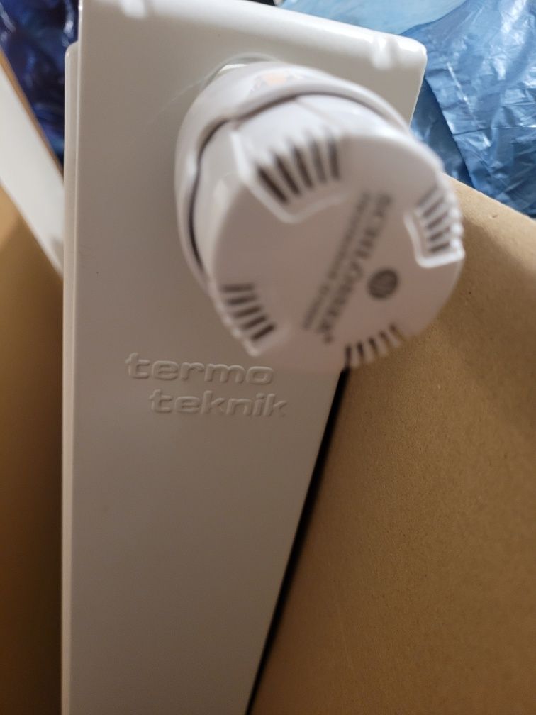 Kaloryfer Termo Teknik z głowicą termostatyczną nowy
