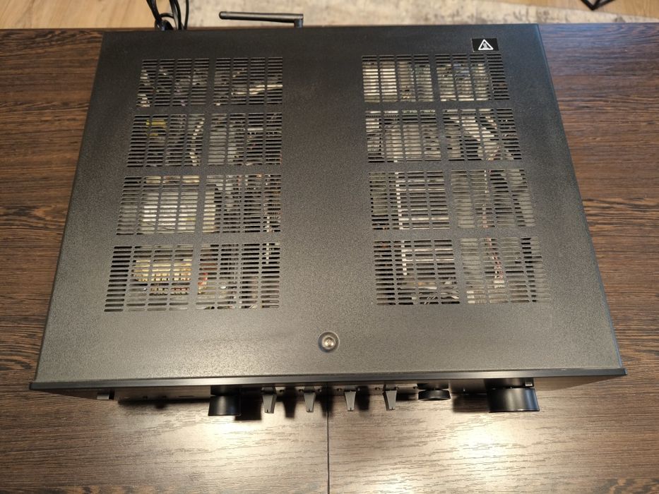 Amplituner stereo YAMAHA R-N602