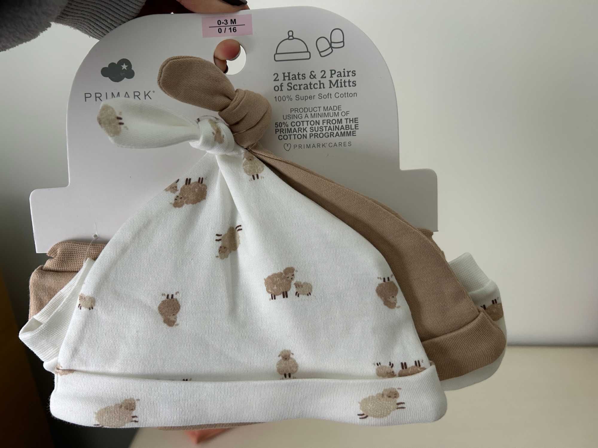 Conjunto de 2 gorros + 2 pares de luva para bebé