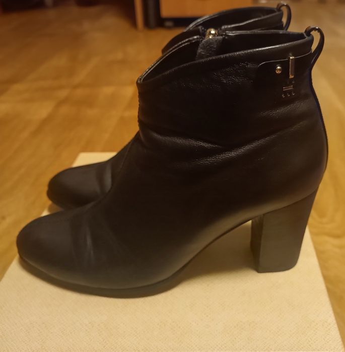 Жіночі шкіряні демисезонні черевики