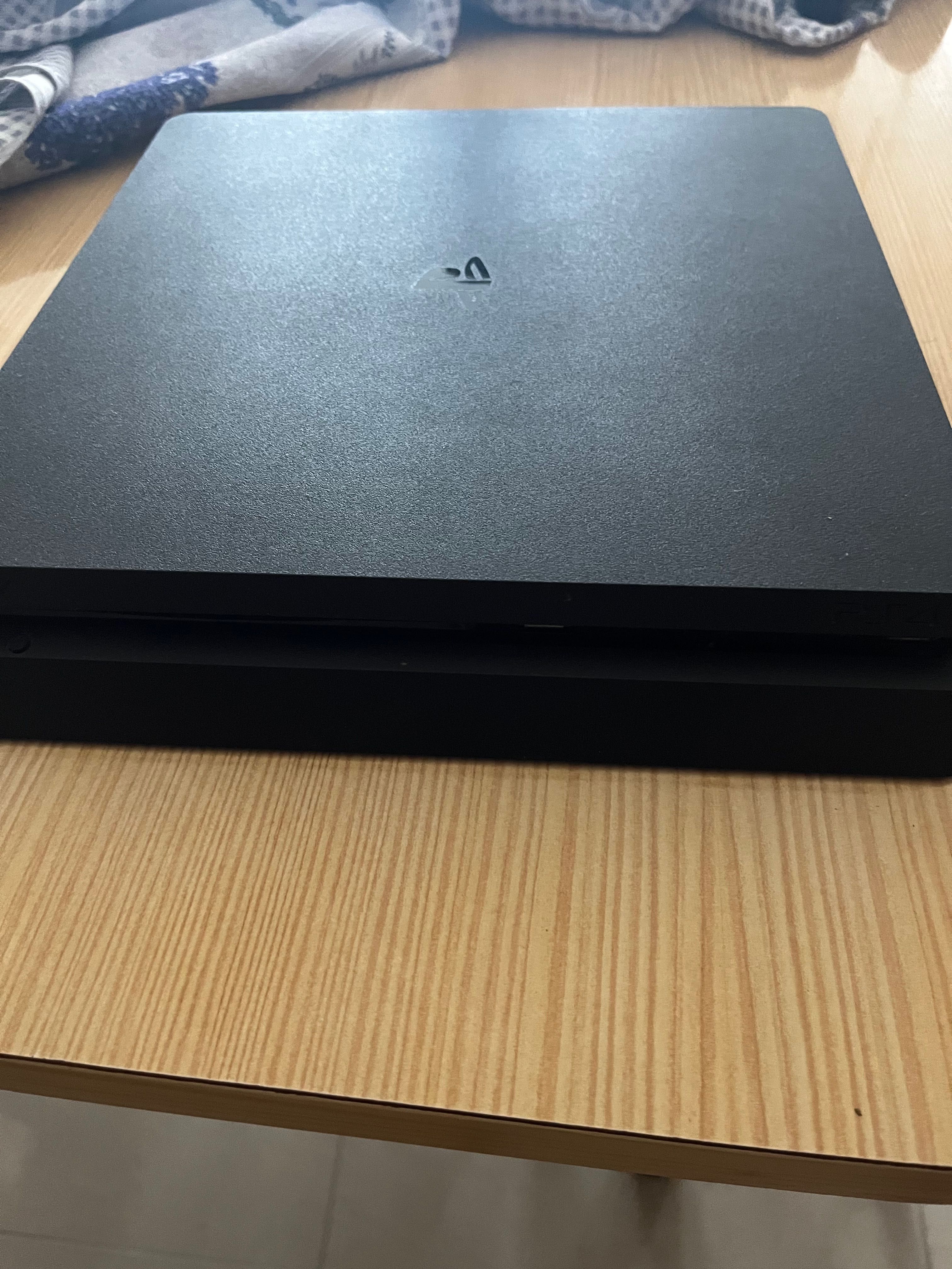 PlayStation 4 slim 1TB