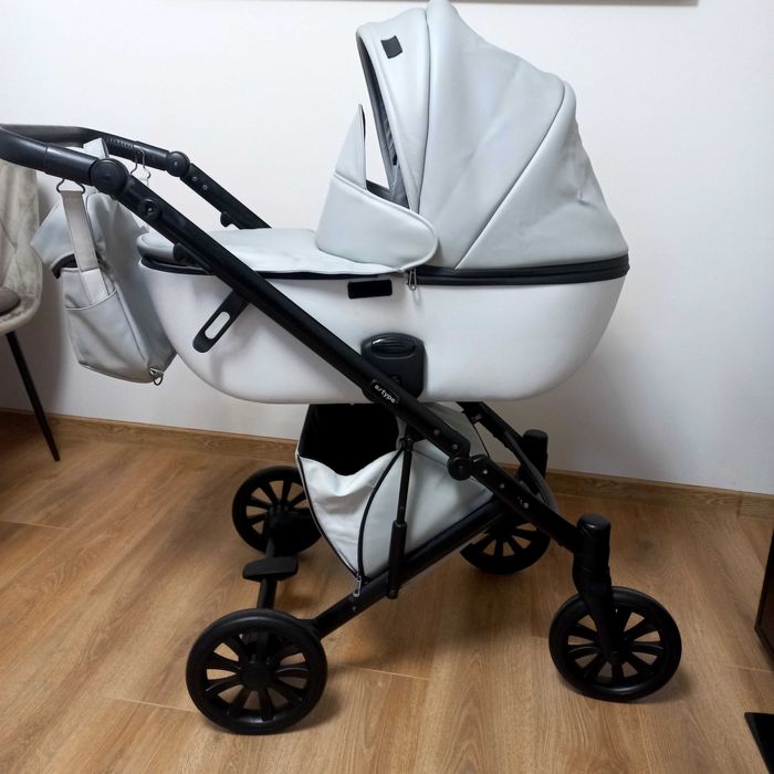 Дитяча коляска anex e/type, в гарному стані.