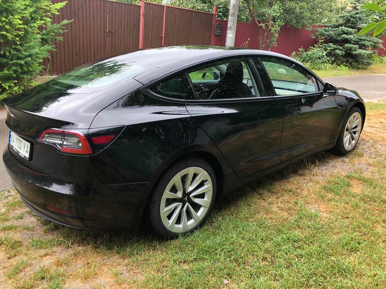 Продаж автомобіль Tesla model 3