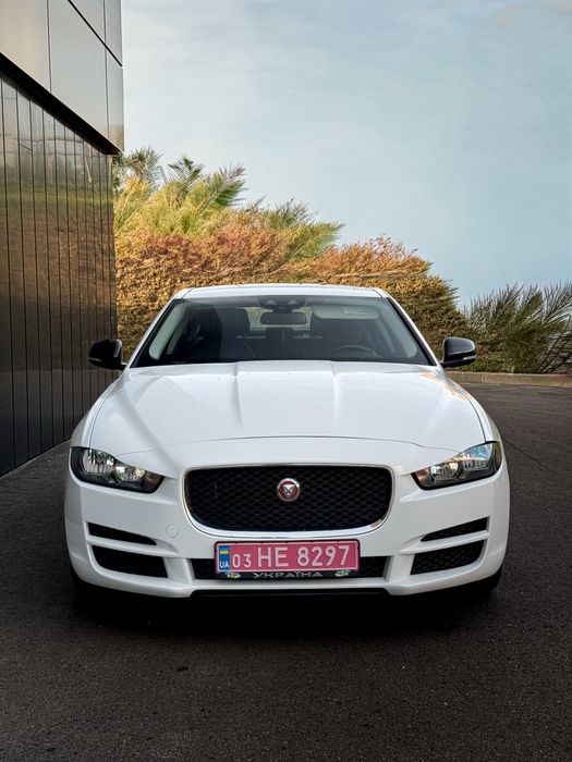 Jaguar XE 2017 2.0 бенз